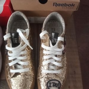 Moschino sneakers sz.35 italian/ sz.5 5.5w US gold glitter